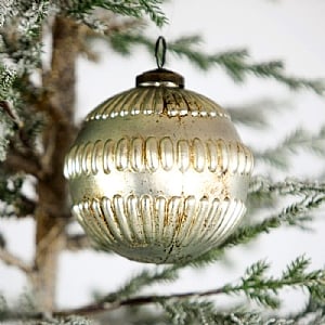 Trilogy Glass Bauble (10cm)